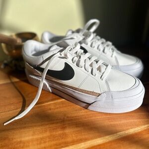 Women’s court legacy lift white with black swoosh